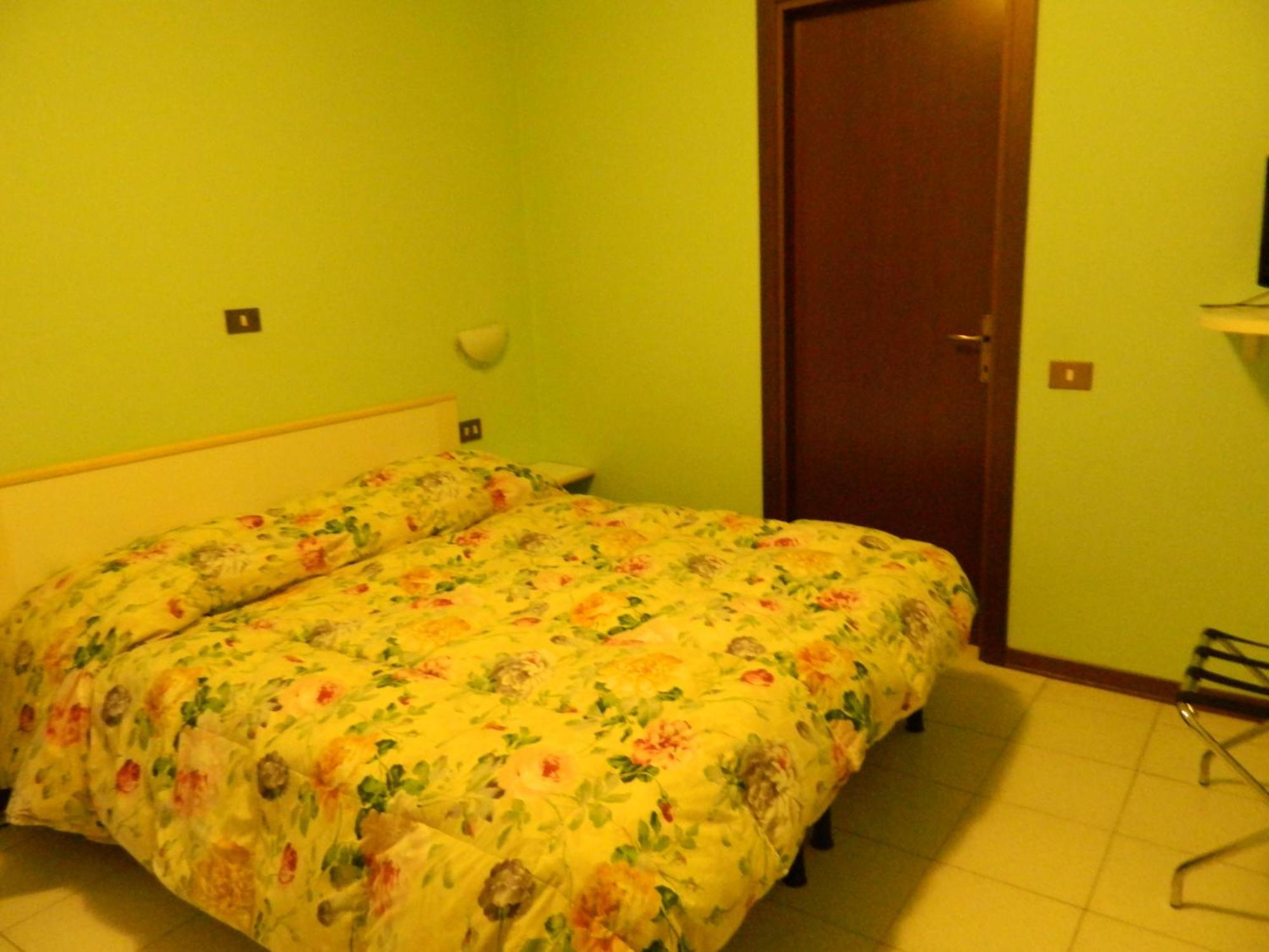 Albergo Michieletto Valmorea Exterior foto